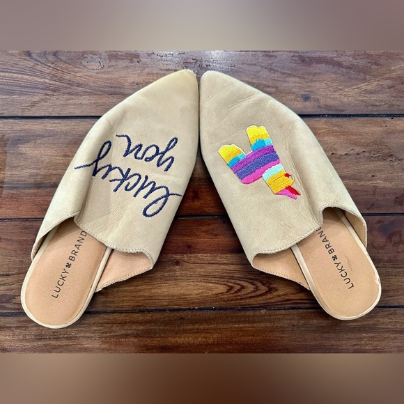 Lucky Brand Tan Mules with Embroidered Llama Design Size 7 - Picture 1 of 3